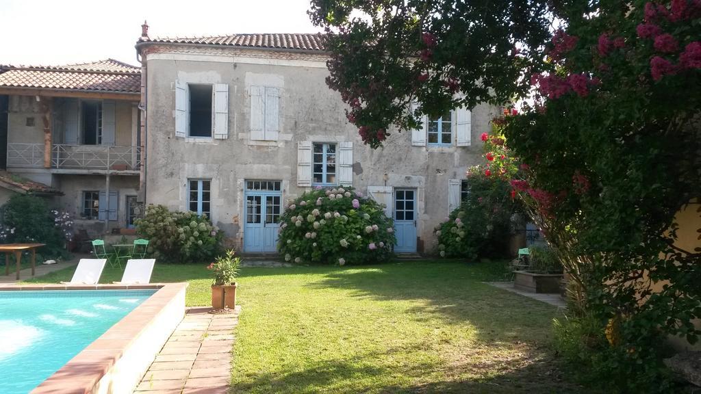 Bed and Breakfast Maison Arriu Montaut  Екстер'єр фото